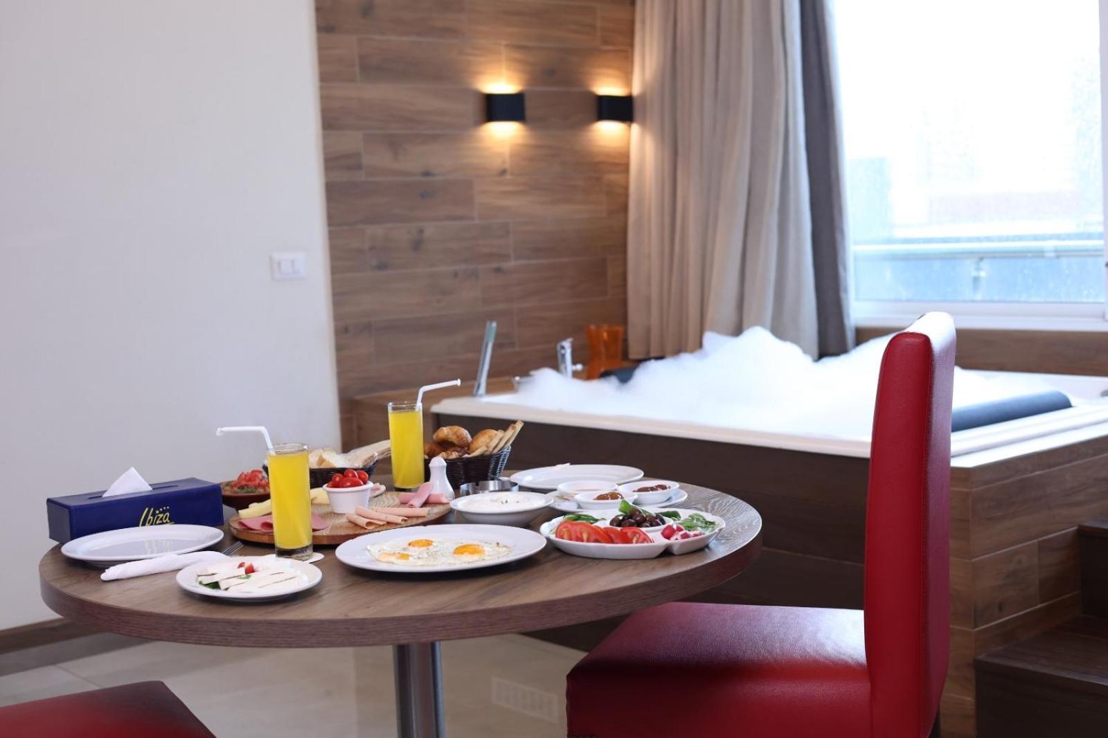 Ibiza Hotel Dżunija Zewnętrze zdjęcie
